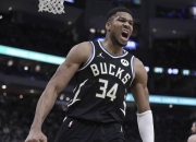 开云体育下载-雄鹿大胜对手，字母哥领军掀起进攻狂潮