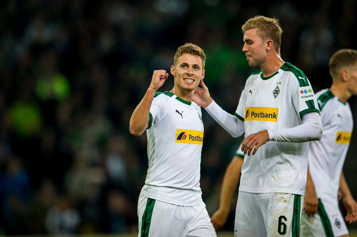 重返巅峰:门兴格拉德巴赫主场横扫沙尔克取胜的简单介绍 重返巅峰:门兴格拉德巴赫主场横扫沙尔克取胜的简单介绍