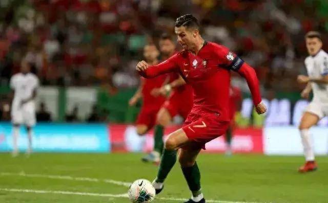 关于足球巨星齐聚,精彩对抗再掀激情足球狂潮的信息 关于足球巨星齐聚,精彩对抗再掀激情足球狂潮的信息