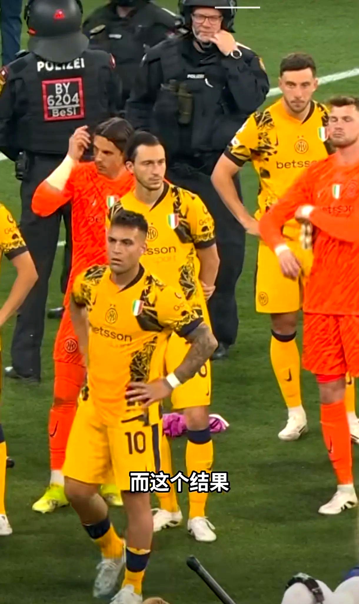 包含精彩瞬间:巴黎名将凌空抽射,轻松得分的词条 包含精彩瞬间:巴黎名将凌空抽射,轻松得分的词条