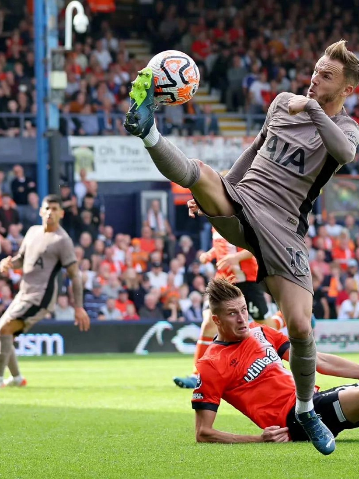 热刺后卫奋力拦截,力保比分优势的简单介绍 热刺后卫奋力拦截,力保比分优势的简单介绍