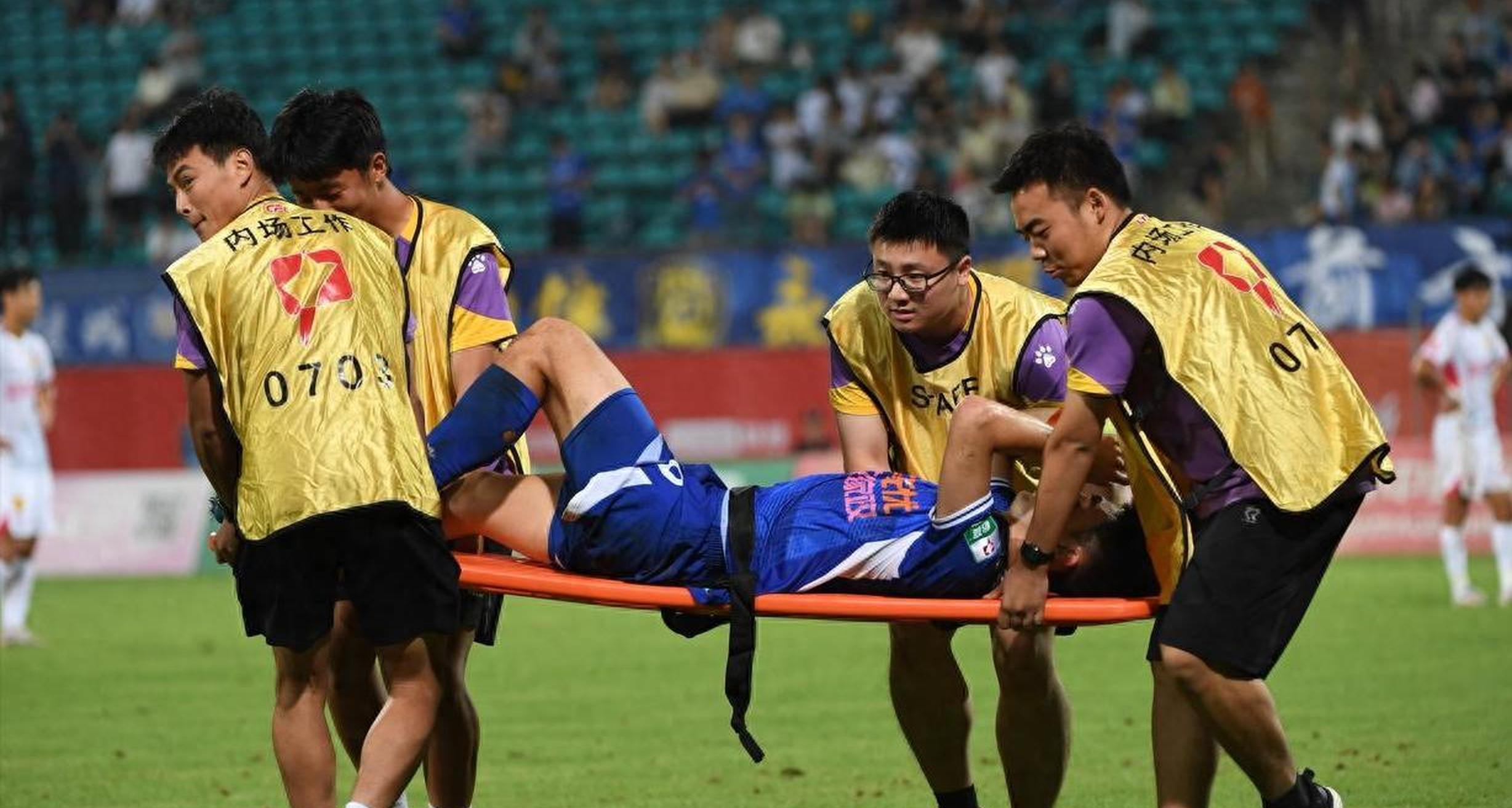 球员努力训练备战,为球队贡献更多 球员努力训练备战,为球队贡献更多