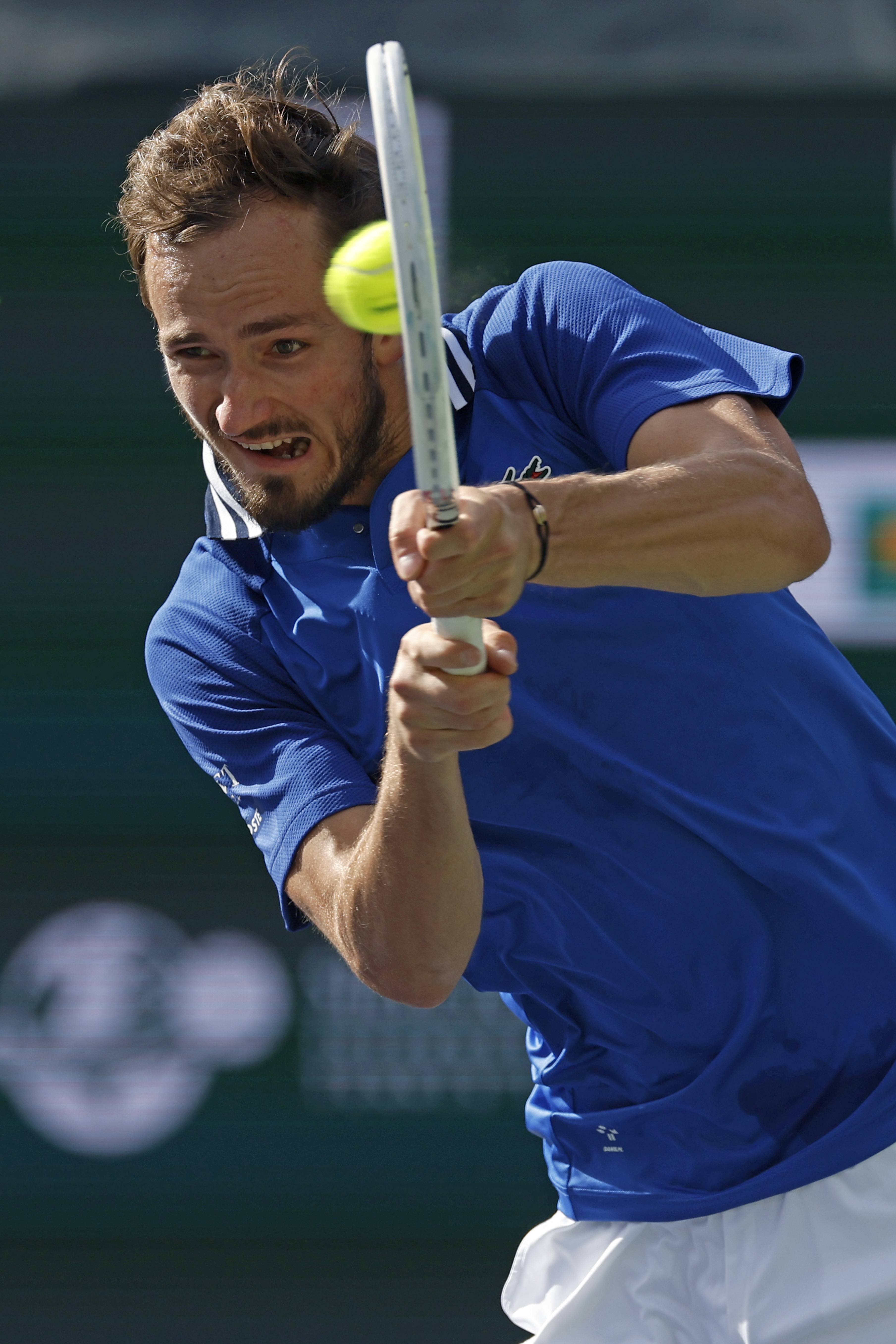 关于西班牙网球队险胜德国网球队,梅德韦杰夫统治全场的信息 关于西班牙网球队险胜德国网球队,梅德韦杰夫统治全场的信息