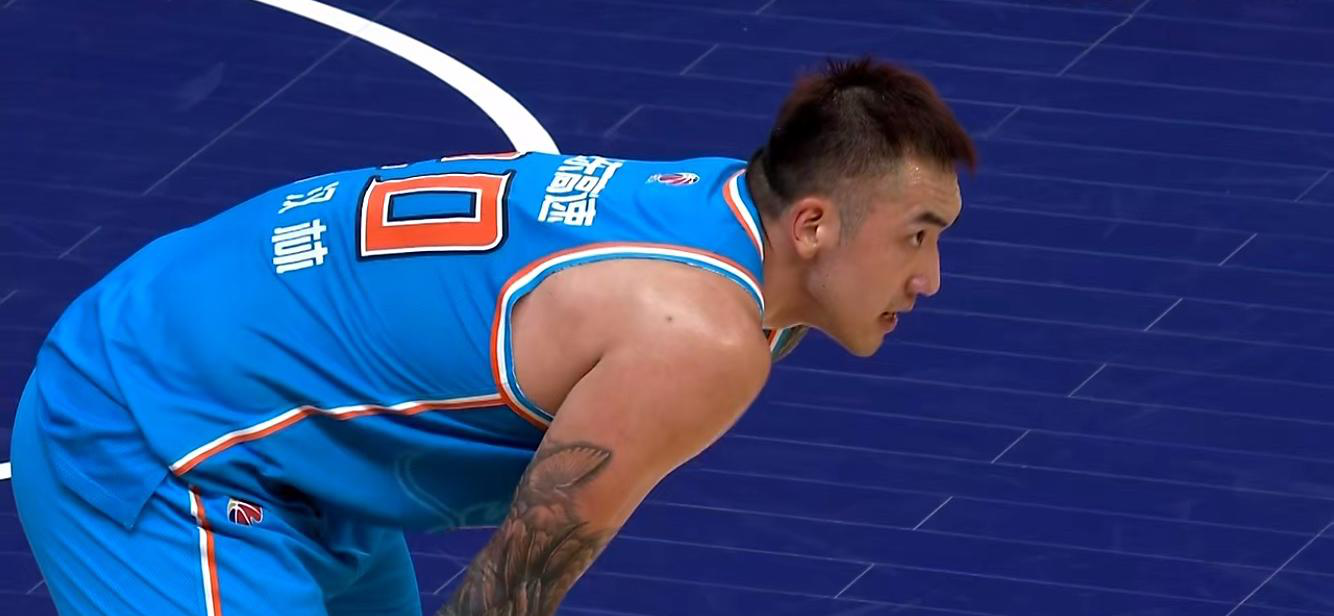 关于爵士完胜深圳队，陶汉林刷新纪录的信息