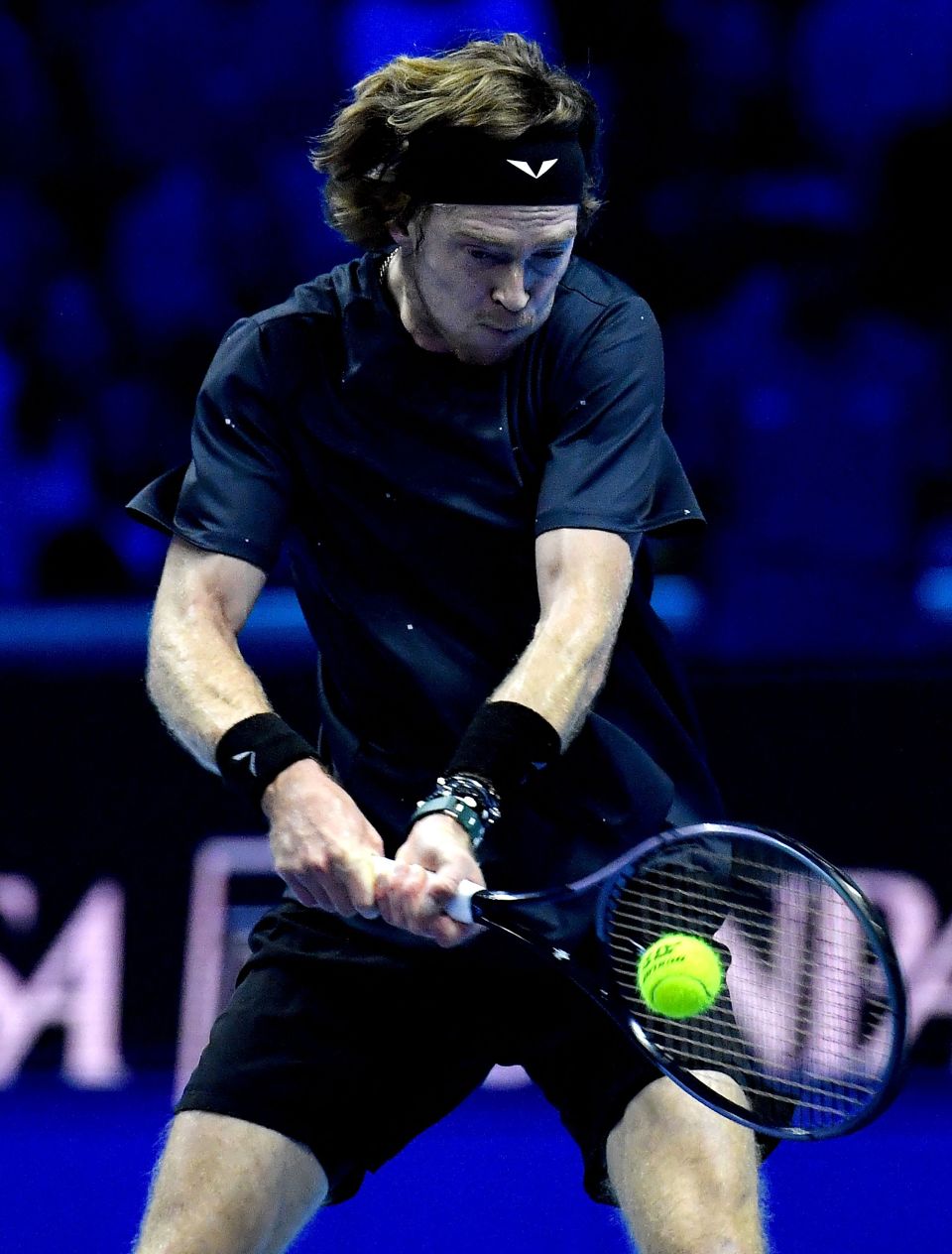 ATP总决赛险胜法网，梅德韦杰夫点燃赛场